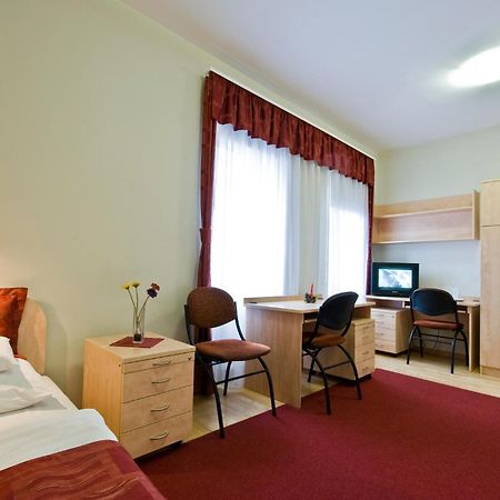 Hotel Kerpely Dunaújváros Exteriér fotografie