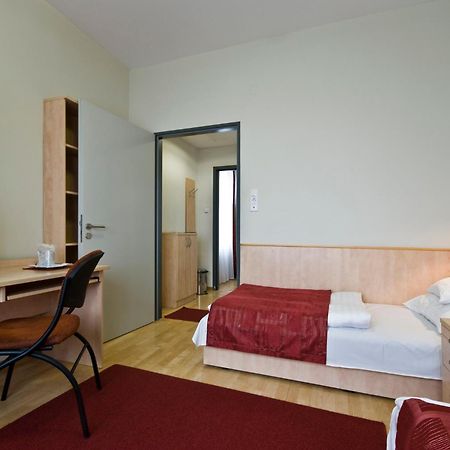 Hotel Kerpely Dunaújváros Exteriér fotografie